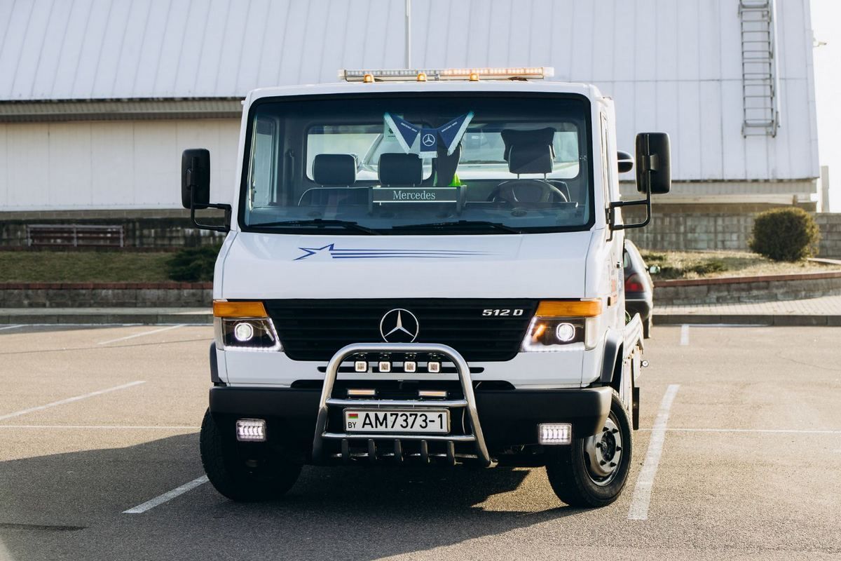 "Разбиралось все, в салоне просто ничего не было". Минчанин построил стильный эвакуатор из грузовика